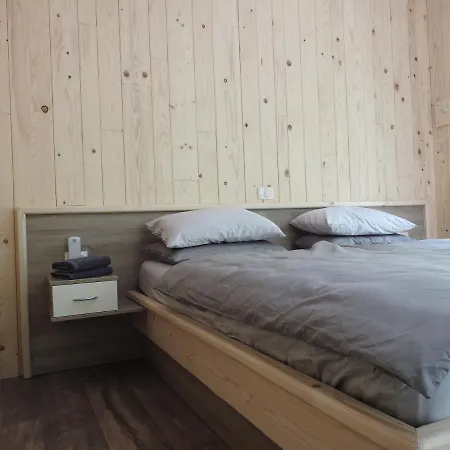 Pocitniski Hisici - Small *