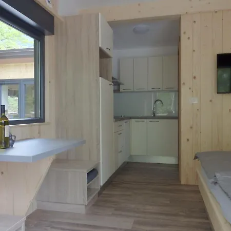 Pocitniski Hisici - Small Ajdovščina