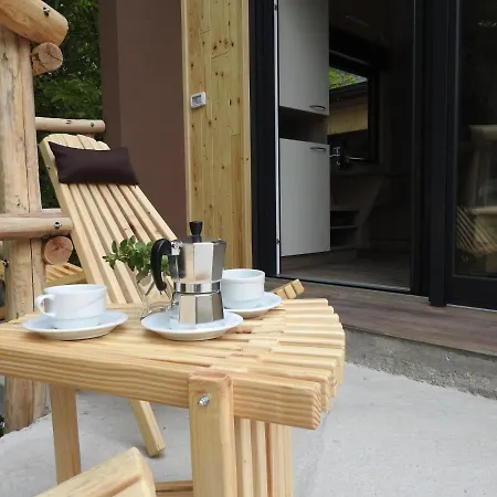 Pocitniski Hisici - Small *