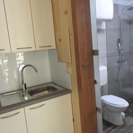 Pocitniski Hisici - Small * Ajdovščina