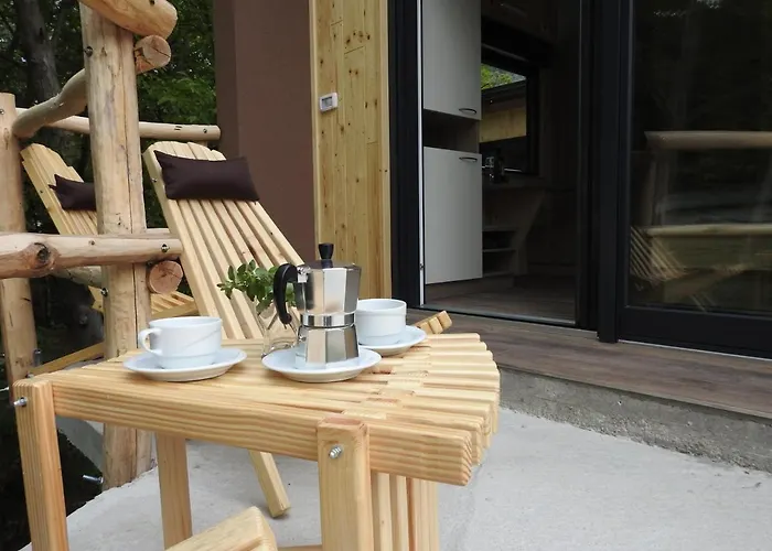 Pocitniski Hisici - Small *