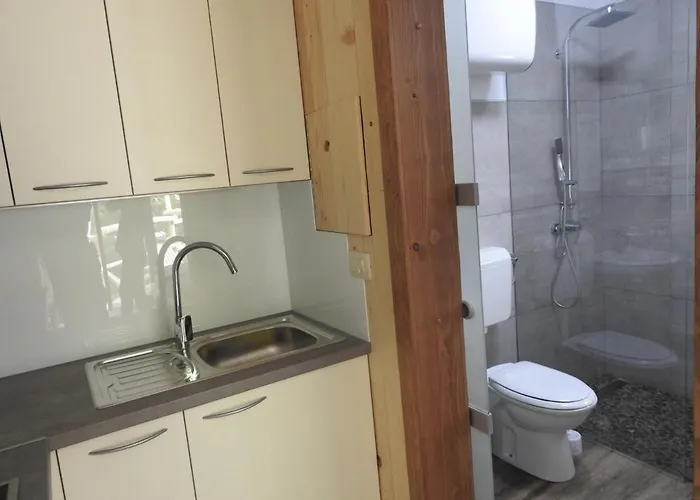 Pocitniski Hisici - Small * Ajdovščina